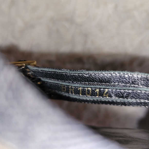 LV Sandals - Picture 11 of 12